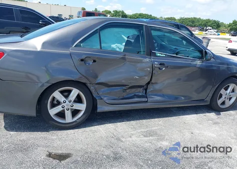 2014 Toyota Camry Se z USA, uszkodzony, nr VIN 4T1BF1FK1EU745809